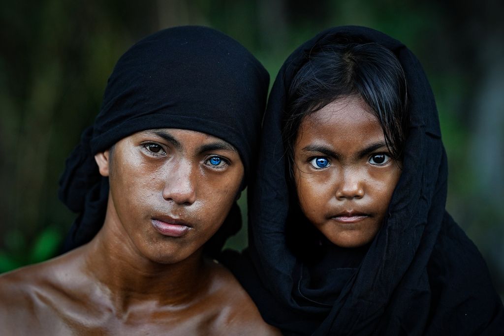 Sawal dan Ditra dari Suku Muna dan Suku Buton yang emmiliki mata berwarna biru.