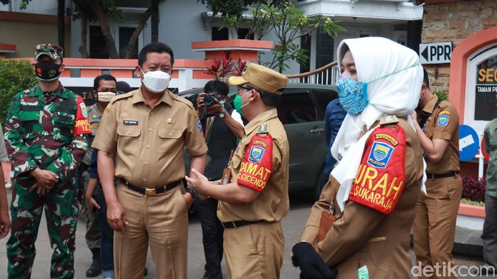 Sekda Bandung Ema Sumarna.