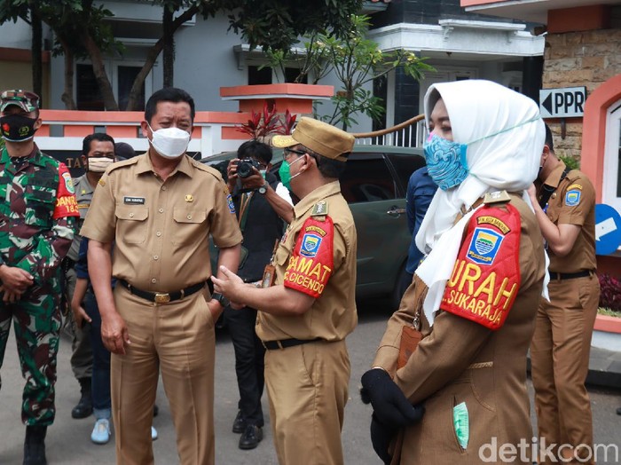 Sekda Bandung Ema Sumarna.