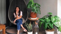 Ersa Mayori punya koleksi Peace Lily dan Monstera. Foto: Instagram