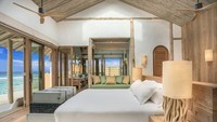 Bagi yang penasaran, penginapan itu memiliki kamar tidur seluas 583 meter persegi dan dua kamar tidur seluas 856 meter persegi. Luas itu menjadikan penginapan atas air tersebut dengan luas kamar tidur terbesar.