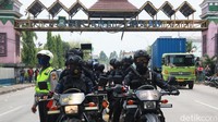 Personel kepolisian langsung berjaga di sekitar lokasi.
