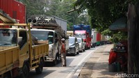Bahkan arus lalin di lokasi sempat macet.