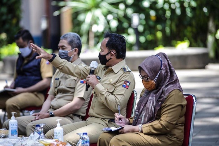 Wali Kota Bogor Bima Arya saat memimpin briefing staff bersama jajaran kepala Organisasi Perangkat Daerah (OPD) Pemkot Bogor di Taman Ekspresi, Sempur, Bogor Tengah.