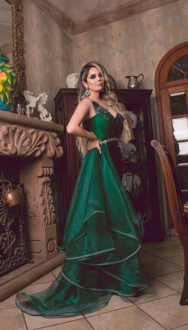 Inilah penampilan cantik Yessenia yang aktif sebagai model di Meksiko.  Foto: Facebook