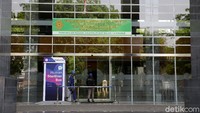 Humas PN Jakarta Pusat Bambang Nurcahyo memastikan bahwa pelayanan di kantor PN Jakarta Pusat tetap dilaksanakan, meski terbatas.