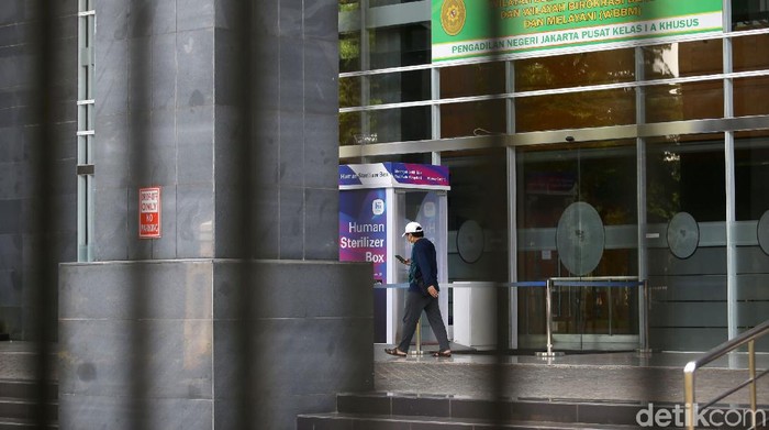 2 PNS Positif COVID-19, PN Jakpus Ditutup Sementara Kantor PN Jakarta Pusat ditutup sementara selama tiga hari. Hal ini setelah ada dua PNS di Pengadilan Negeri (PN) Jakarta Pusat terpapar COVID-19.