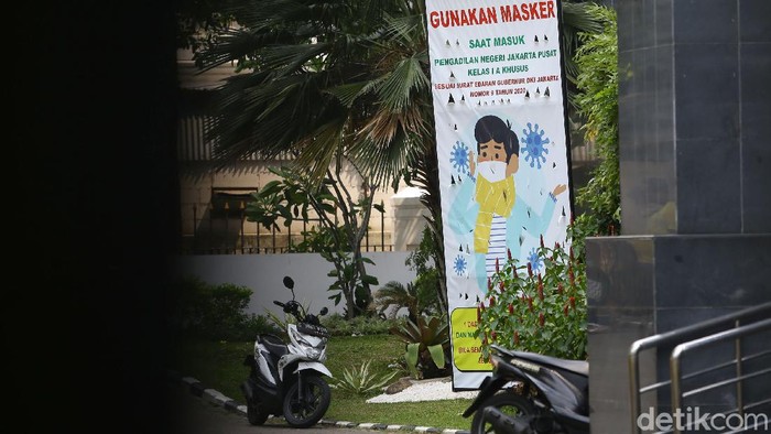 2 PNS Positif COVID-19, PN Jakpus Ditutup Sementara Kantor PN Jakarta Pusat ditutup sementara selama tiga hari. Hal ini setelah ada dua PNS di Pengadilan Negeri (PN) Jakarta Pusat terpapar COVID-19.