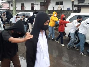 Gedung DPRD Kota Jambi Dilempari Massa, Polisi Amankan 27 Orang