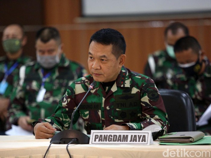 Pusat Polisi Militer memberikan keterangan pers terkait kasus perusakan Polsek Ciracas. Total ada 74 prajurit TNI yang jadi tersangka.