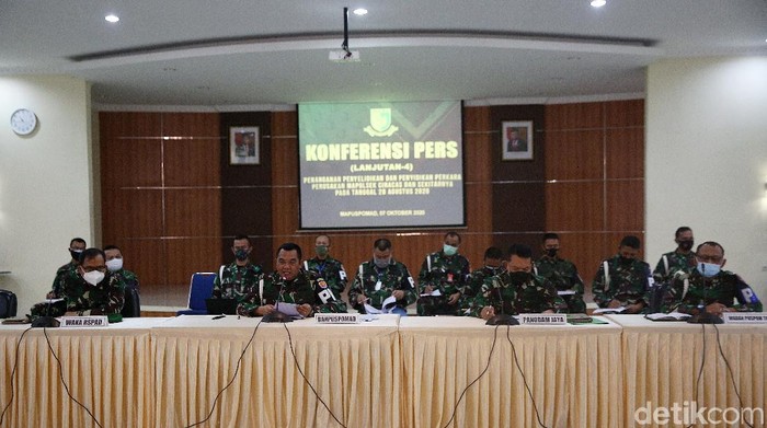 74 Prajurit TNI Jadi Tersangka Penyerangan Polsek Ciracas Pusat Polisi Militer memberikan keterangan pers terkait kasus perusakan Polsek Ciracas. Total ada 74 prajurit TNI yang jadi tersangka.