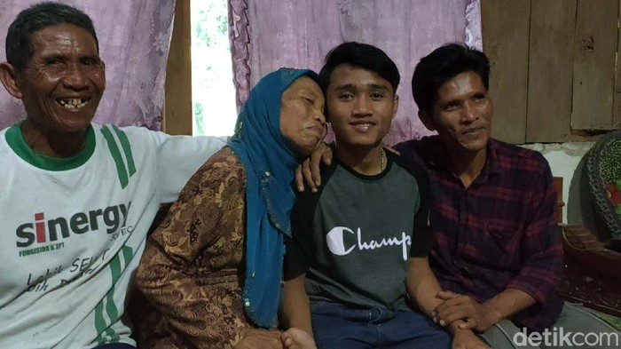Ervan Wahyu Anjasworo (16) remaja asal Sragen, Jateng, kembali bertemu keluarganya usai hilang selama 11 tahun. Ervan hilang saat liburan di Jakarta tahun 2009 lalu.