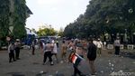 Ada Aksi Lempar Botol-Batu, Polisi Semarang Tembakkan Gas Air Mata