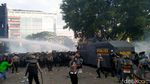 Ada Aksi Lempar Botol-Batu, Polisi Semarang Tembakkan Gas Air Mata