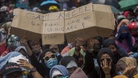 Karena ada beberapa pasal yang disinyalir tak berpihak kepada kaum pekerja atau buruh.