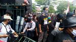 Aksi Protes Tolak UU Cipta Kerja di Semarang Ricuh