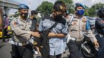 Foto Polisi Temukan Molotov di Demo Palembang, 180 Orang Diamankan