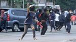 Foto: Pelajar Bentrok dengan Polisi di Palmerah