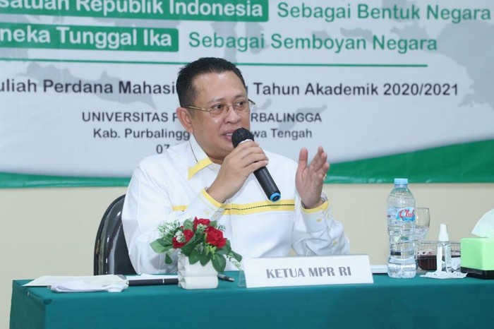 Dalam rangka Pengenalan Kehidupan Kampus Bagi Mahasiswa Baru UNPERBA, Ketua MPR RI Bambang Soesatyo beri materi wawasan kebangsaan melalui sosialisasi 4 pilar.
