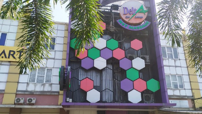 Delta Spa and Lounge Serpong Dipasangi Garis Polisi Usai Digerebek