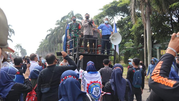 Demo buruh di Tangerang.