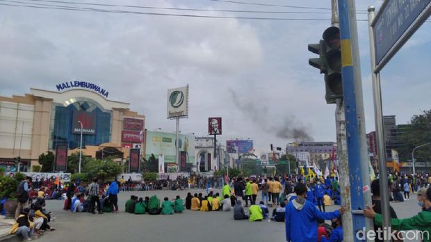Demo Mahasiswa Tolak Omnibus Law di Samarinda