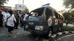 Demo Omnibus Law Ricuh, Mobil Polisi Hancur Dirusak Massa