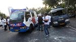 Demo Omnibus Law Ricuh, Mobil Polisi Hancur Dirusak Massa