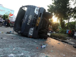 Cerita Demonstran: Rusak Mobil Polisi Berujung Tersangka