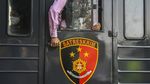 Mobil Polisi jadi Sasaran Aksi Tolak UU Omnibus Law di Jakarta
