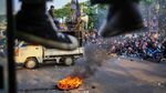 Duduki Bus-Bakar Ban, Mahasiswa Tangerang Tolak UU Ciptaker