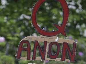 Facebook Larang Akun Teori Konsipirasi QAnon yang Sebarkan Informasi Sesat