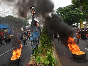 Foto Gelombang Penolakan Omnibus Law UU Ciptaker di Berbagai Daerah