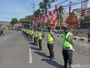 600 Personel Disiagakan Amankan Demo Tolak Omninbus Law di Surabaya