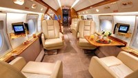 Interior pesawat jetnya sendiri mewah sekali. Pesawat jet tersebut bisa diisi hingga 16 orang penumpang. Kursi-kursi di pesawat jet Messi bisa dilipat dan dijadikan 8 tempat tidur. (dok. Istimewa)