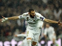 MADRID, SPAIN - NOVEMBER 26: Karim Benzema of Real Madrid celebrates after scoring his teams first goal during the UEFA Champions League group A match between Real Madrid and Paris Saint-Germain at Bernabeu on November 26, 2019 in Madrid, Spain. (Photo by Angel Martinez/Getty Images)