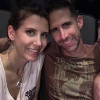 Pria 46 tahun ini mengatakan, keinginan untuk menjalani hubungan poliamori datang setelah dia menonton acara berjudul Big Love & Polyamory dan Married and Dating. Setelah perdebatan panjang, Shai dan Danielle akhirnya sepakat untuk mencoba poliamori. Tapi hanya berlangsung selama tujuh bulan karena Danielle tidak tahan melihat suaminya bersama wanita lain. Foto: Instagram/@shai_the_poly_guy