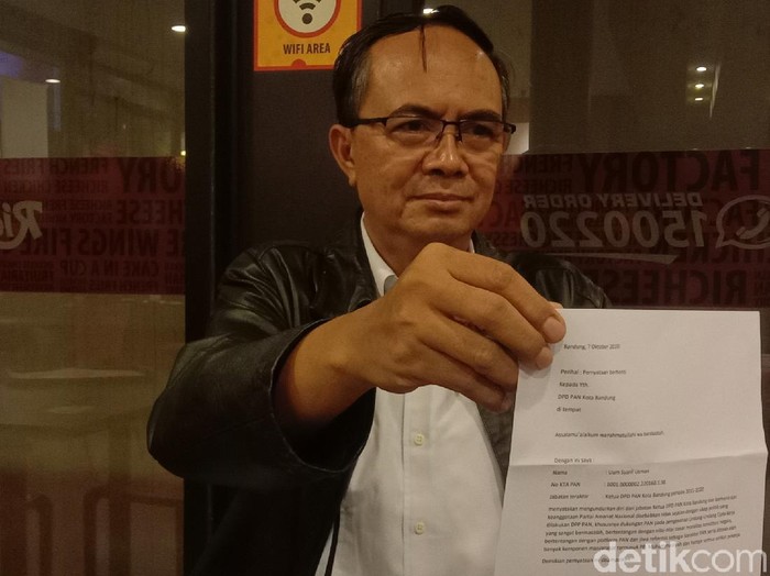 Ketua Pan Kota Bandung Ulum Syarif Usman mundur dari jabatannya.