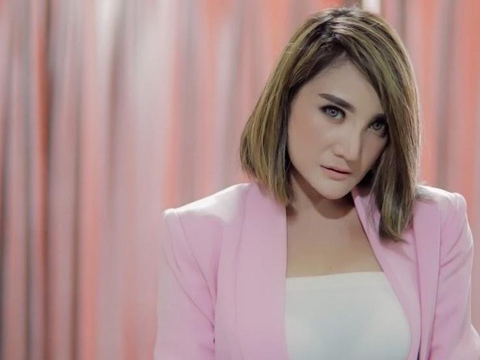 Kiki Amalia