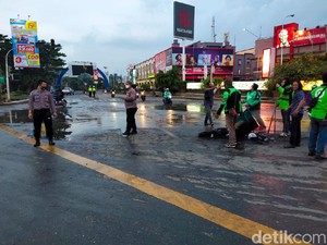 Massa Demo di Simpang Lembuswana Samarinda Bubar, Kendaraan Bisa Melintas