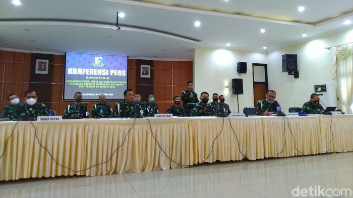 Konferensi pers update penyerangan Polsek Ciracas, Rabu (7/10).