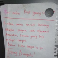 Wah kira-kira makanan yang disimpan itu buat persediaan berapa lama ya? Banyak banget sampai penghuni lain nggak kebagian tempat. Foto: Twitter/@howtodresvvell