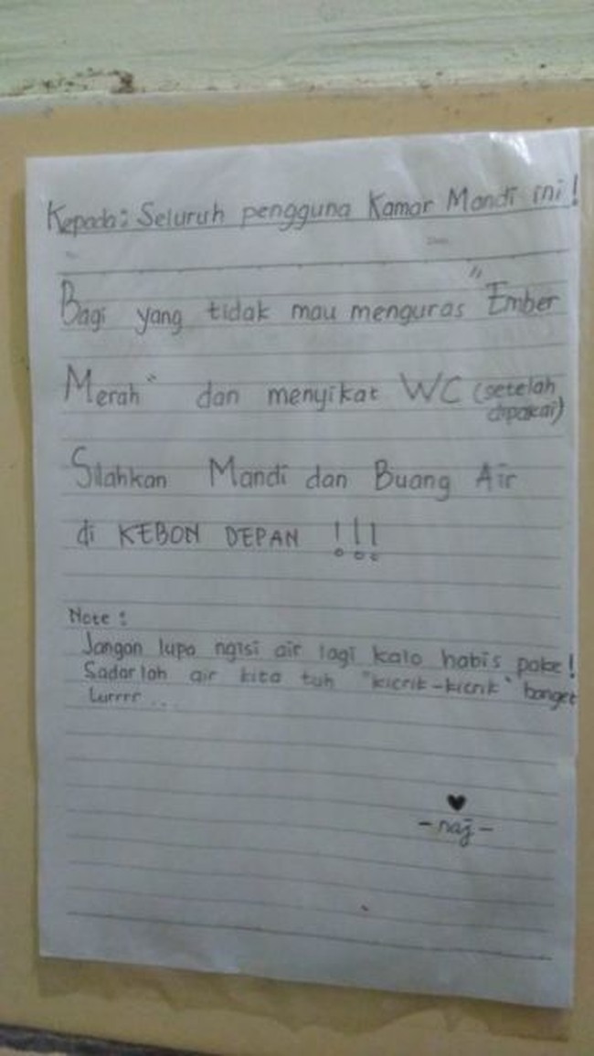 Emang paling nyebelin kalau harus pakai kamar mandi bersama-sama, ditambah lagi ada pengguna kamar mandi lain yang tidak mau sama-sama menjaga kebersihan. Foto: Twitter/@howtodresvvell