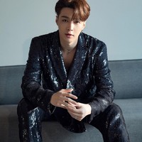 Pemilik nama asli Zhang Yixing ini memiliki fobia akan berbagai jenis burung yang disebut ornithophobia. Hal itu diungkap Lay EXO saat histeris dikelilingi merpati dalam acara Go Fighting. Foto: Instagram @layzhang