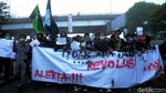 Mahasiswa di Jakarta Turun ke Jalan Tolak Omnibus Law UU Ciptaker