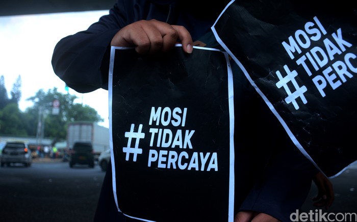 Sejumlah mahasiswa menggelar aksi unjuk rasa di Jakarta. Aksi itu digelar untuk menolak disahkannya UU Cipta Kerja.