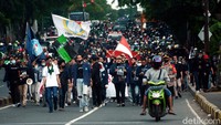 Sejumlah mahasiswa melakukan aksi turun ke jalan untuk menolak disahkannya UU Cipta Kerja, Jakarta, Rabu (7/10/2020).