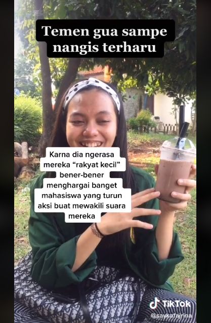 Dikira Mau Demo Tolak Omnibus Law, Mahasiswi Ini Diberi Es Cokelat oleh Warga