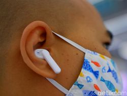 Unboxing Oppo Enco W51, TWS dengan Peredam Bising Rp 1 Jutaan