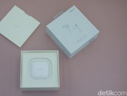Unboxing Oppo Enco W51, TWS dengan Peredam Bising Rp 1 Jutaan
